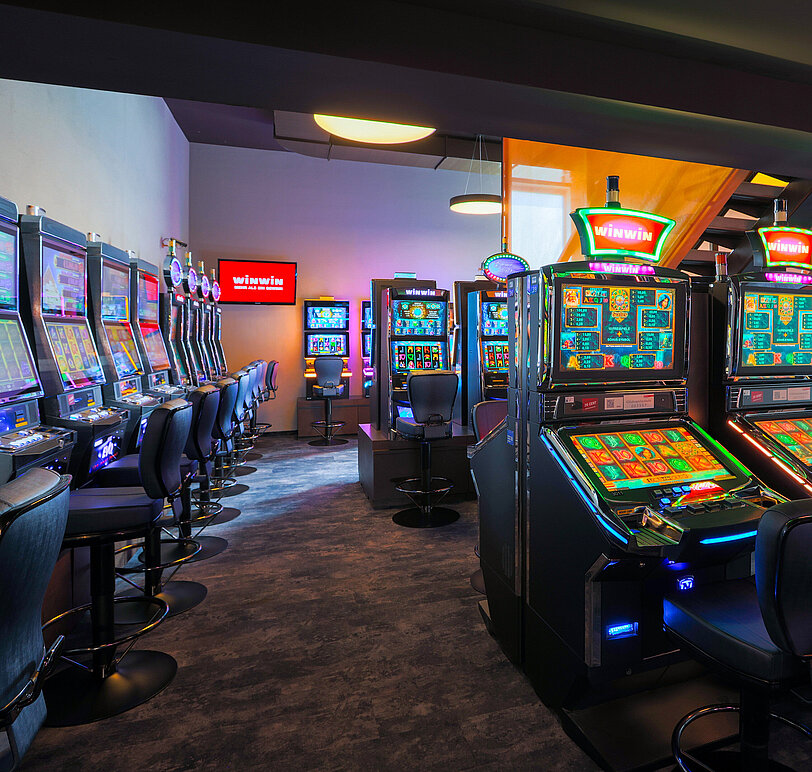 APEX-, RTG- und Novomatic- Video Lottery Terminals im Spielsalon vom WINWIN Voecklabruck.