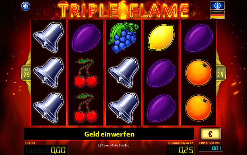 Gewinnsymbole mit Trauben, Zitronen, Zwetschken und Kirschen auf den Walzen vom Spiel Triple Flame.