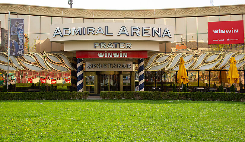 Prunkvoller Eingang von WINWIN und der Admiral Arena im Wiener Prater.