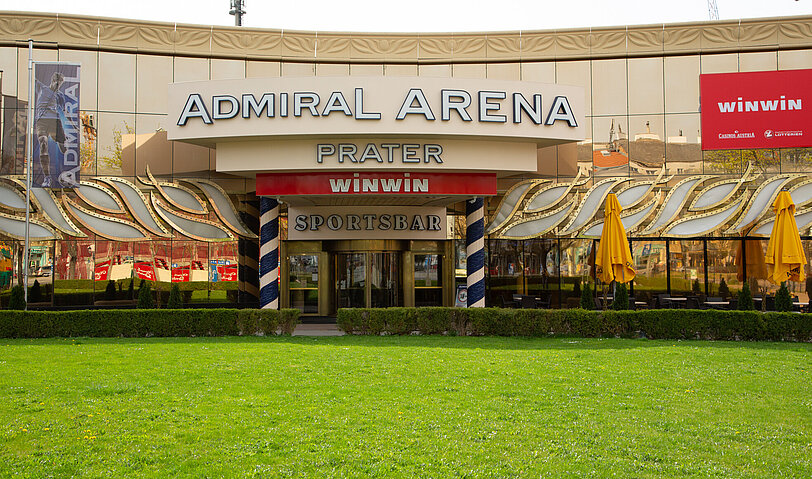 Prunkvoller Eingang von WINWIN und der Admiral Arena im Wiener Prater.