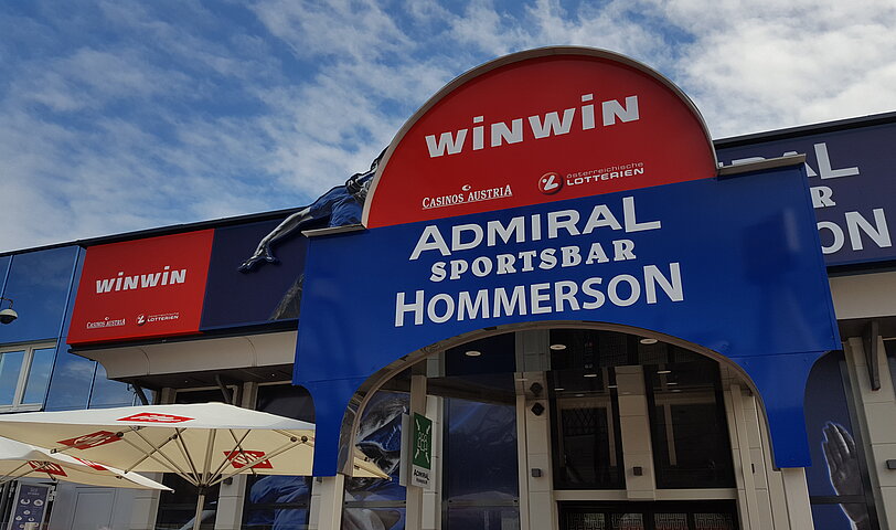 Aussenansicht vom Eingang zu WINWIN und Admiral Sportsbar Hommerson im Wiener Prater.